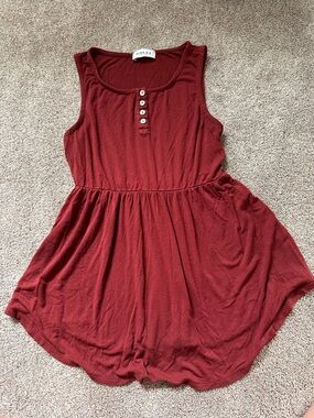 Gilli Sleeveless Button-Front top in Deep Red xs